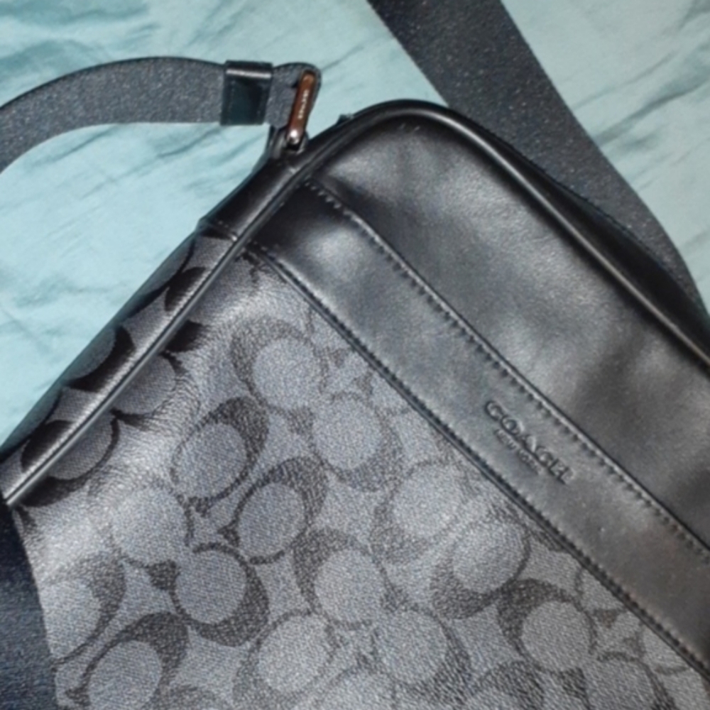 SOLD Nwot Coach Flight Bag